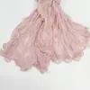 Artículo popular de comercio exterior: Bufanda larga de color liso brillante arrugada, pañuelo para la cabeza para mujer, bufanda fina transpirable elástica de gasa para primavera/verano, chal