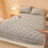 Saia de cama acolchoada de veludo cristal Classe A bordado duplo C quente de veludo curto cobertura de cama acolchoada protetor de colchão saia de cama semi-coberta de veludo de leite