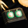 Luyi fábrica mayoreo electrochapado redondo color resaltado aretes de perlas moda coreana retro metal simple hebilla de oreja