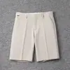 Bermuda de Terno de Cintura Alta para Homens, Adequada para Primavera e Verão, com Design Amplo e Fluido de Perna Larga, Bermuda Versátil Preta Emagrecedora de Comprimento Médio