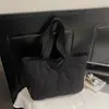 Bolsa Tote Matelassê Leve e Simples Bolsa de Grande Capacidade Nova Moda Inverno 2025 Bolsa de Mão Bolsa Casual Feminina