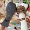 (Abraço Gato) Sapatos Lolita originais, versáteis e charmosos, com salto baixo e bico redondo pequeno.
