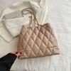 Bolso tote casual estilo western nuevo de invierno 2023 Bolso de mano con cadena estilo coreano Bolso cruzado de moda simple de gran capacidad