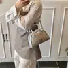 Bolsa de mão de design nicho estilo coreano 2026, bolsa estilo bowling para mulheres, nova bolsa de ombro e transversal casual retrô de verão
