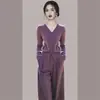 Um Conjunto Completo de Looks de Fim de Inverno com um Estilo Elegante de Alta Qualidade e Pequena Fragrância Conjunto de Suéter de Tricô Roxo e Calça para Mulheres Novo Estilo 2025