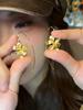 Pendientes elegantes de alta gama con diseño de flor de iris estilo palacio vintage, con gancho para la oreja, a la moda, combinables con todo, para mujer, recién llegados.