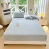 Saia de Cama em Leite de Carneiro Esculpido Macia Amiga da Pele Quente Cobertura de Cama para Quarto de Inverno Antiderrapante Segura Fácil de Cuidar Simples Versátil