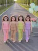 Nuevo Conjunto de Dos Piezas para Niñas: Top con Tirantes de Volantes para Pastel de Verano y Pantalones Acampanados Cropped