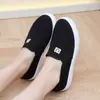 Sapatos de Lona Populares de Primavera Sapatos Preguiçosos Femininos Sapatos Casuais Sapatos Planos de Tecido Sapatos Brancos Sapatos Femininos Mocassins Koreanos com Sola Grossa
