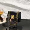 Bolso Cuadrado Pequeño de Moda de Este Año 2026 Nuevo Bolso de Hombro con Cadena y para Debajo del Brazo Primavera/Verano con un Toque de Alta Gama, Versátil para el Trabajo y Uso Cruzado