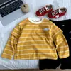 Camiseta de algodão de manga comprida para meninos, coleção primavera/outono 2026, novo estilo de camiseta íntima infantil, camiseta listrada para meninos, adequada para crianças pequenas e médias