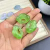 Venta al por mayor para zonas escénicas y comercio exterior: Colgante de jade helado multicolor de doble cara con ojo de gato y nube auspiciosa, accesorio de collar con candado de calcedonia para cumplir deseos de bebé