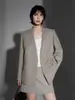 Traje de lana ligero con borde crudo y cuello en V, para mujer, con hombros de ángulo recto, cuello desestructurado relajado, chaqueta de traje de alta gama