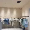 Estilos Selecionados de Expositores de Aço Inoxidável para Varas de Cabide para Roupas de Closet Feminino Venda por Atacado Prateleiras para Lojas de Roupas Femininas Loja de Roupas de Parede