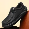2026 Transmissão ao Vivo Tênis de Couro Fosco Ultra Leve Resistente ao Desgaste Retro Sapatos Casuais Masculinos de Couro Sola Grossa Sapatos da Moda Sapatos de Primavera para Dirigir