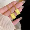 Joias Banhadas a Ouro com Design Brilhante de Gelo Triturado, Pingente Gato da Sorte, Colar com Pingente Quadrado Pequeno, Pingente Delicado e Fofo, Corrente para Suéter
