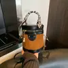 Bolsas de Diseño de Nicho para Mujer Otoño e Invierno 2025 Nuevo Estilo Estilo de Alta Gama Bolso Cruzado Versátil para Hombro y de Mano Bolso Cilíndrico