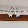 Estilo de Nicho Exquisito con un Toque de Lujo, Aretes Minimalistas y Frescos, Pequeños y Super Brillantes, Aretes de Mariposa Hueca de Perla Simples y de Moda