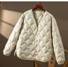 Chaqueta de plumón de pato blanco estilo japonés de 90 pulgadas con escote en V, manga larga, diseño a cuadros de diamantes sencillos, holgada, combinable y cálida y ligera.