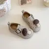 Sapatos de Couro para Meninas 2025 Nova Coleção Primavera e Outono Sapatos Birkenstock Perfurados Mocassins para Bebês Sandálias de Verão para Crianças