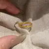 Novo Anel Escovado com Padrão Cruzado para Mulheres, Design de Nicho, Alto Valor Estético, Luxo Leve, Versátil, Anel Ajustável da Moda