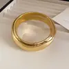 Pulsera Redonda Cuadrada de Superficie Lisa Plegada Transfronteriza Europea y Americana Pulsera de Temperamento Estilo Frío Joyería de Mano de Lujo Ligero Sensación de Alta Gama Venta al por Mayor