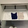 Wgwe9941 Ropa de Mujer Guangzhou Shisanxing Verano 2026 Nuevo Estilo Coreano Cuello en V Diseño Bordado Manga Corta Camiseta Top