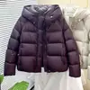 Jaqueta de Algodão Feminina Inverno 2026 Engrossada Zero Pressão Curta com Capuz Petite Solta Puffer de Pão Casaco de Algodão Roupa Exterior
