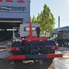 Caminhão de Lixo com Braço Gancho Qiancheng Automotivo, Caminhão de Reciclagem de Lixo para Áreas Residenciais, Escolas e Parques, com Compartimento Removível para Descarte de Resíduos