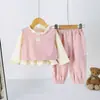 Conjunto de Tres Piezas para Niña de Primavera y Otoño: Chaleco Rosa, Moño de Encaje, Pantalones de Pierna Ancha, Elegante Conjunto Infantil