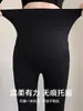Calça de maternidade de cintura alta com leve boca de sino, apresentando tecido sharkskin para alta elasticidade, modelagem e efeitos de emagrecimento das pernas, com cintura ajustável e corte justo.