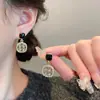 Pendientes de perlas de circonita cuadradas para mujer, nuevos pendientes de lujo elegantes, ligeros y retro, explosiones de 2024, de alta gama.