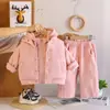 Conjunto de invierno con forro polar para niñas 2026 nuevo chaleco grueso elegante para bebés y niños conjunto cálido de invierno de tres piezas