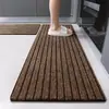 Los tapetes para piso de cocina son absorbentes de agua, antideslizantes, a prueba de aceite, se pueden limpiar con trapo, lavables, resistentes a las manchas y adecuados para puertas de entrada y uso doméstico.