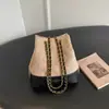 Mochila de ante de gran capacidad, bandolera, otoño 2026, estampado de leopardo de terciopelo, para el trabajo, bolso de mano para mujer, de un solo hombro a la moda, modelo nuevo