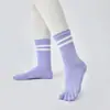 Calcetines de yoga antideslizantes de longitud media para mujer, color liso, algodón, cinco dedos, calcetines ins de moda, combinan con todo, absorbentes de sudor, desodorantes, calcetines deportivos para Pilates