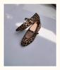 Sapatos Rasos Femininos de Camurça Estampa de Leopardo Estilo Retrô Francês 2026 Novo Design de Nicho Bico Redondo Salto Baixo Sapatos Mary Jane