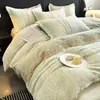 Juego de cuatro piezas de terciopelo de leche con relieve estilo francés para otoño e invierno, ropa de cama de terciopelo engrosado con jacquard floral en relieve vintage