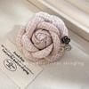 Estilo pequeño y fragante de invierno ~ broche de camelia retro para mujer, pin de solapa para traje, accesorios de suéter de alta calidad para otoño e invierno