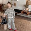 [Estilo Gran Venta] Traje Rayado Infantil para Niños y Niñas Estilo Coreano Sudadera Cálida con Cuello Alto Pantalones Rectos Conjunto de Dos Piezas