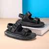 Novas sandálias de verão para meninos, sapatos infantis, sapatos de praia, sandálias esportivas antiderrapantes com biqueira fechada para meninos mais velhos