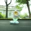 Nuevos adornos creativos para coche con cabeza temblorosa de flor de huevo Xiangyun, flores pequeñas frescas, decoraciones para coche, accesorios lindos para coche