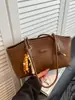 Bolso Retro de Alta Apariencia y Gran Capacidad para Mujer 2026 Nuevo Bolso de Hombro para Viajes de Otoño e Invierno Bolso de Mano Tote