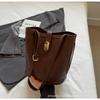 Bolso de Hombro Tipo Cubo Retro de Moda para Mujer 2026 Nuevo Estilo Bloqueo de Color Textura Diseño de Moda Pequeño Bolso Cruzado para Viajar
