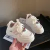 Tênis de Skate Cano Baixo Solado Macio Sapatos Casuais Infantis Novidade Primavera/Outono 2026 Sapatos Brancos Antiderrapante Versátil Unissex Tênis Esportivo Infantil