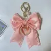 Llavero de Moño de Tela Cinta Plisada Moño Amor Llavero de Coche Colgante para Bolso de Mujer Venta al por Mayor