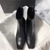 2026 Botas Elegantes da Moda Quadradas com Salto Bloco Zíper nas Costas Salto Médio Temperamento Elegante Recorte Salto Irregular Moda Slim