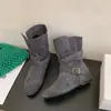 Botas de tornozelo estilo western para mulheres, emagrecedoras, de cano curto, bico redondo, estilosas com fivela de cinto, estilo 2026, versáteis, com palmilha oculta para aumentar a altura, novo design