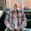 Camisa xadrez tie-dye verde abacate, look masculino de primavera, manga longa, estilo vintage, perfeita para usar em camadas como peça externa para casais