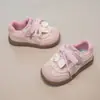 Zapatillas para niñas 2026 primavera y otoño nuevo estilo lazo para niños suela blanda zapatos casuales dulces versátiles para niñas de moda